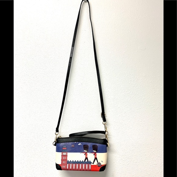 Crossbody-wristlet. - Picture 2 of 5